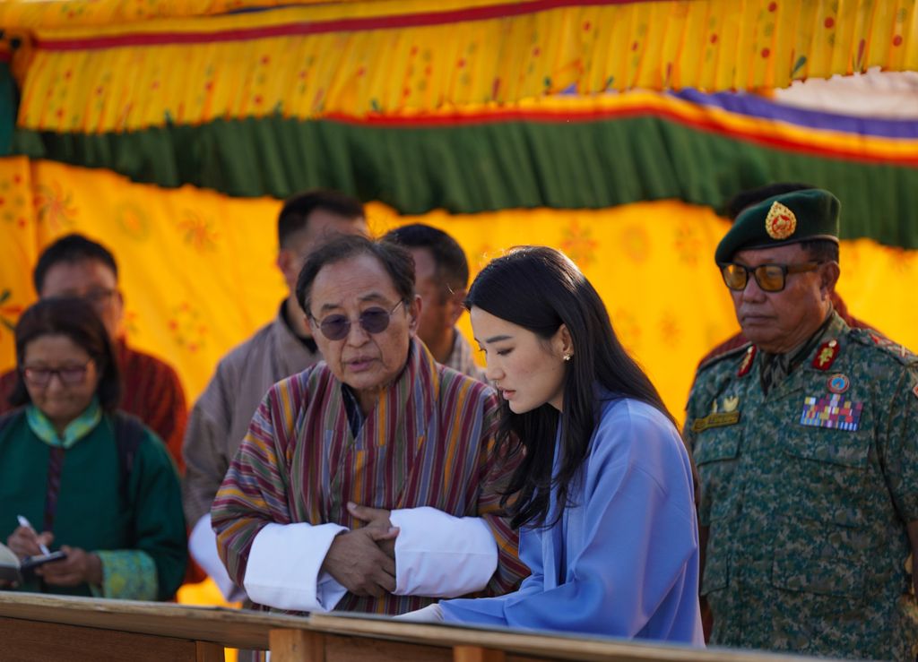 El plan más personal y trascendental de la reina de Bután: Jetsun Pema arranca una nueva era para el Himalaya con sus hijos como testigos
