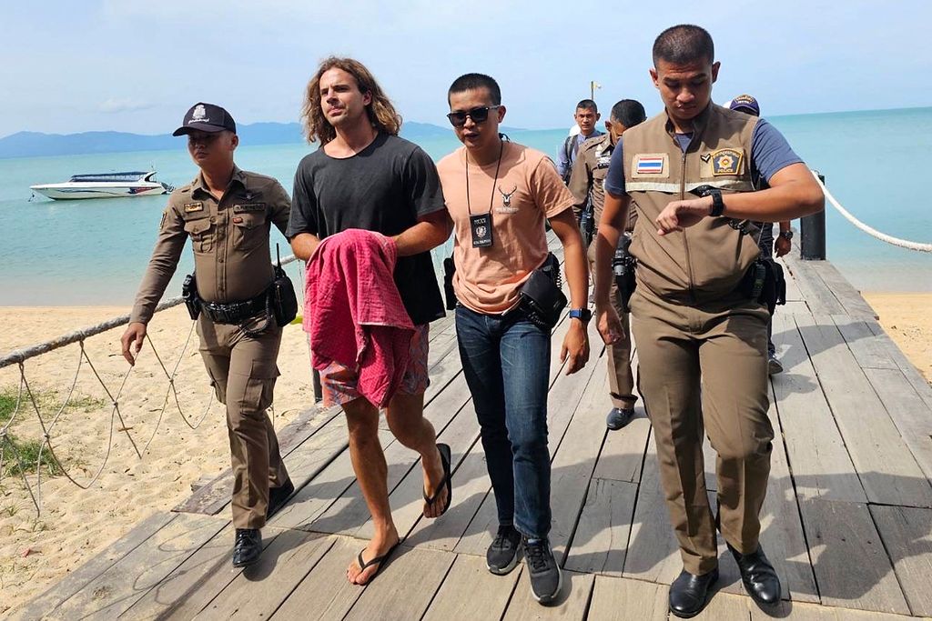 Daniel Sancho, con la policía tailandesa, en 2023