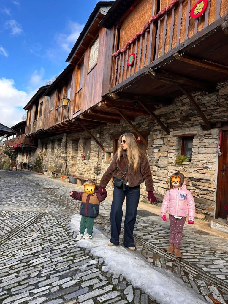 Paula del Fraile con sus dos hijos