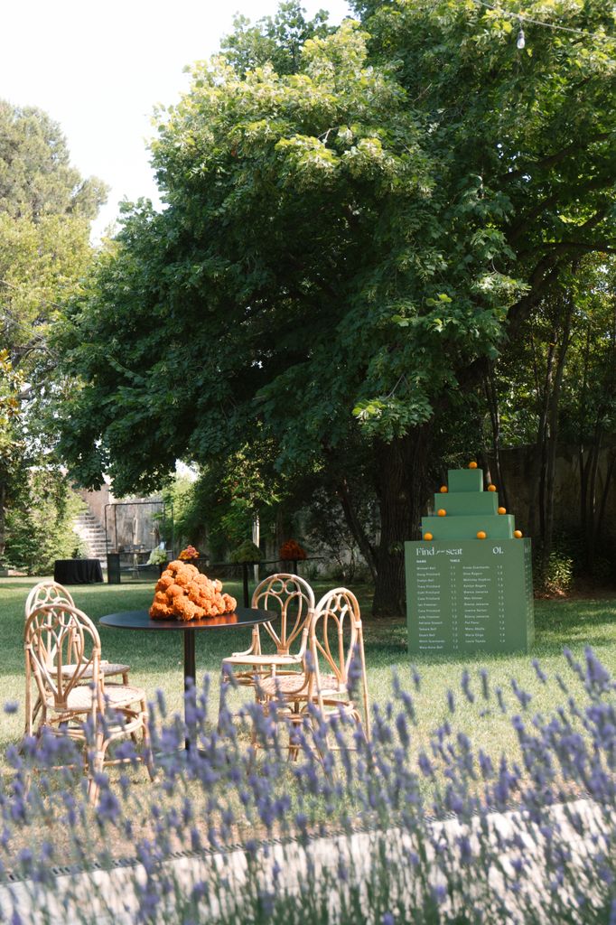 Seating plan y decoración naranja