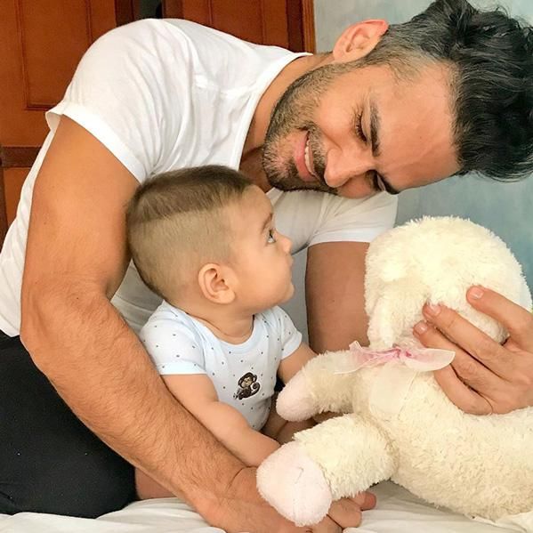 
Fabián Ríos es el más feliz cada vez que se encuentra junto a su esposa e hijos
