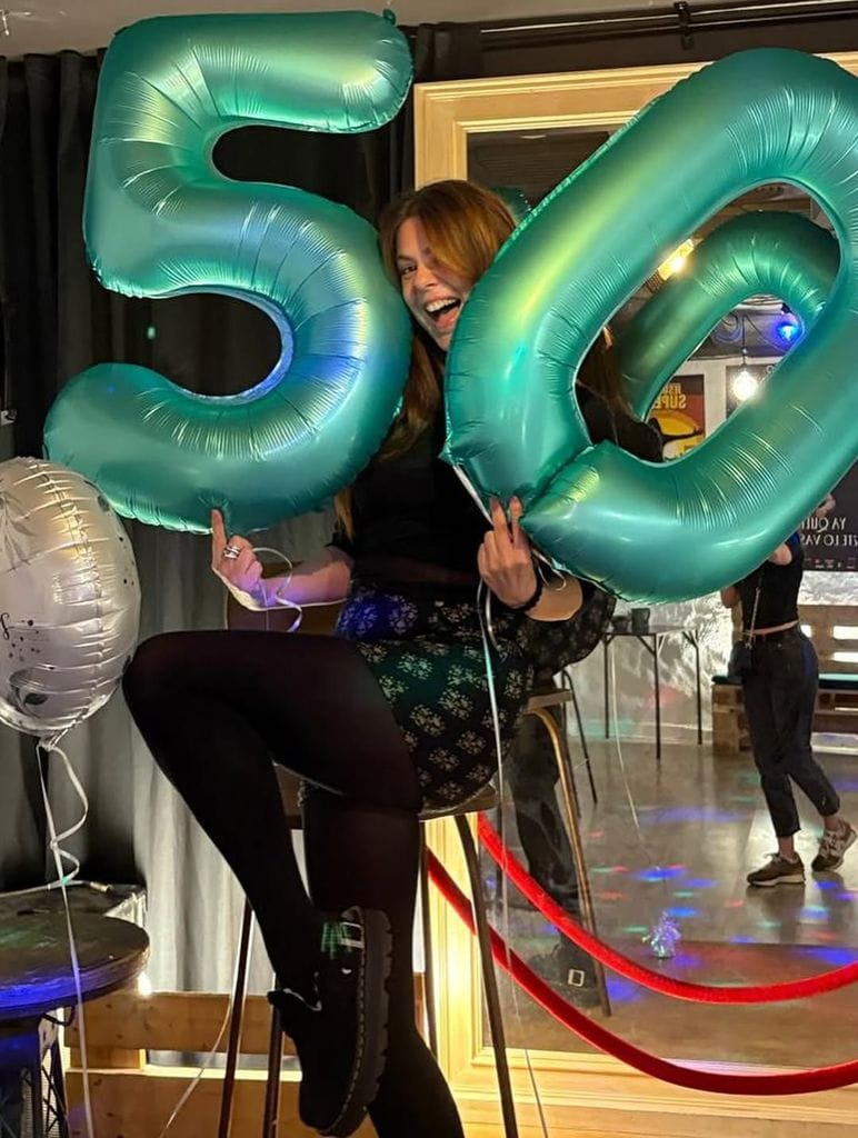 Manuela Velasco celebra su 50 cumpleaños con una gran fiesta rodeada de amigos y familia