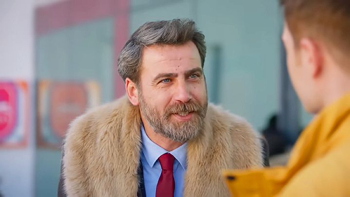 Avance de 'Hermanos': Gökhan sigue gastando ingentes cantidades del dinero de Berk sin que su hijo sospeche nada