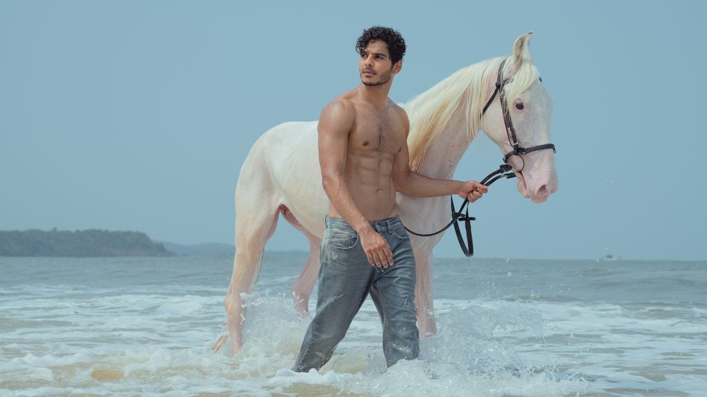  Ishaan Khatter es Aviraaj Singh, el nuevo marajá tras la muerte de su padre