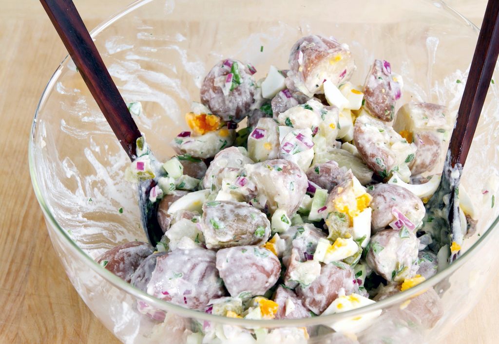 Ensalada 'American potato salad'.