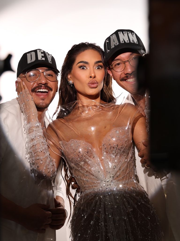 Galilea Montijo y los directores creativos de Iann Dey
