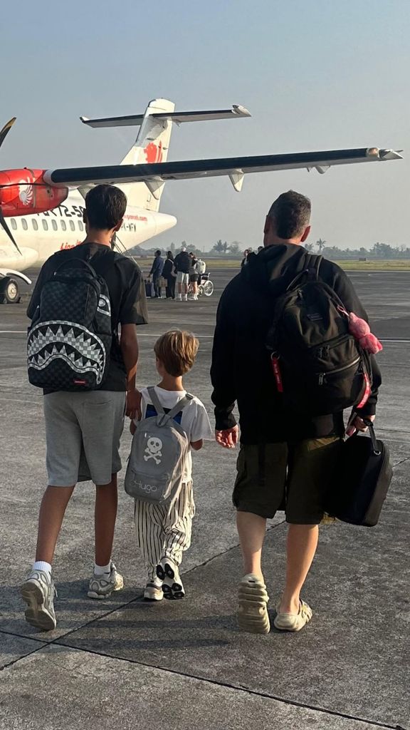Luis Fonsi ha viajado a Bali con sus hijos y su chica