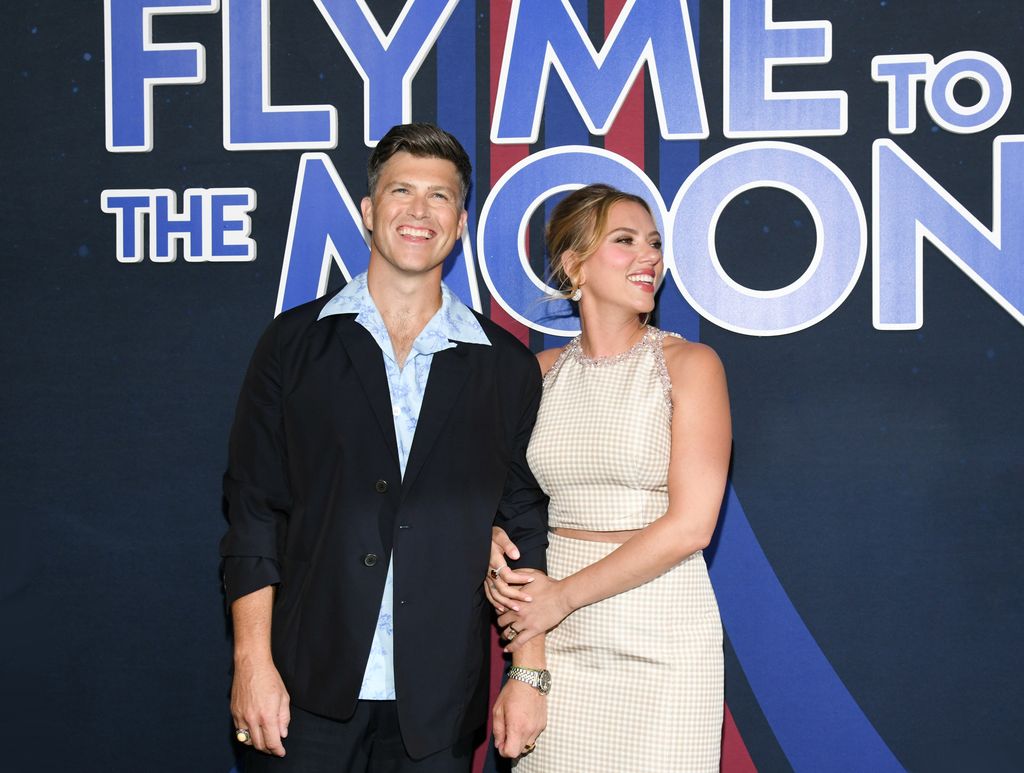 Scarlett Johansson y Colin Jost en el estreno de 'Fly Me To The Moon' en el AMC Lincoln Square Theater de Nueva York el 8 de julio de 2024