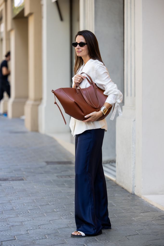 5 cosas que debe tener el bolso de trabajo perfecto para editoras de moda