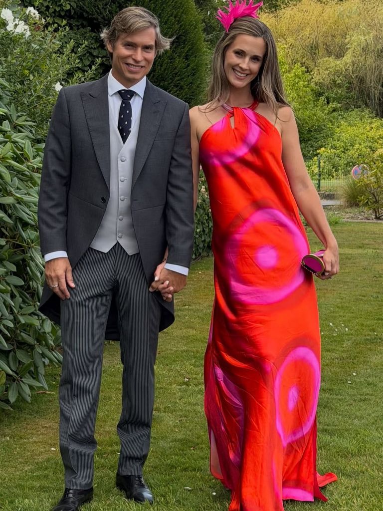Astrid Klisans junto a Carlos Baute en una boda familiar, 2026.