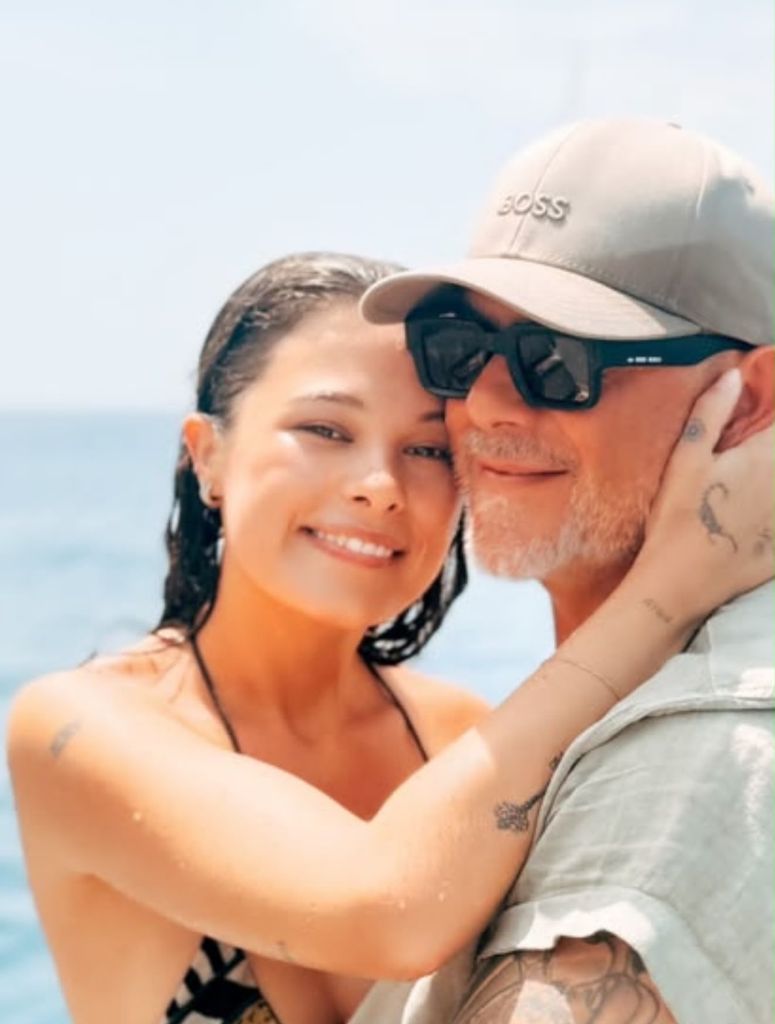 Alejandro compartió esta linda foto junto a Manuela, su primogénita.