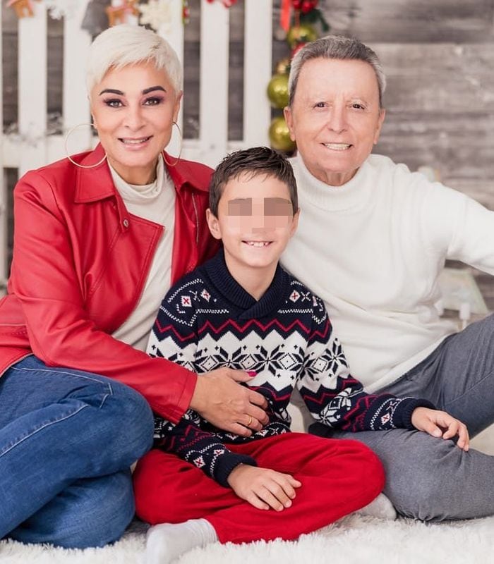 Ana María Aldón y José Ortega Cano con su hijo