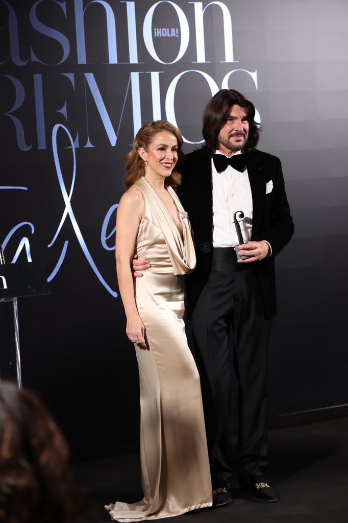 Silvia Abascal ha entregado el galardón a Stéphane Rolland 