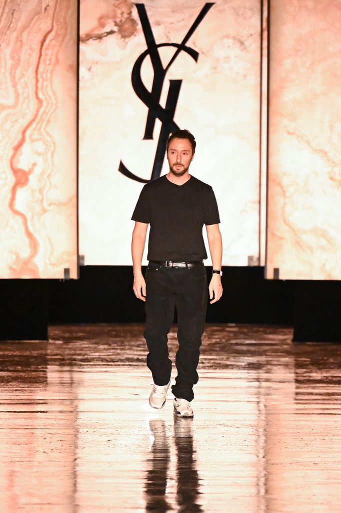 Anthony Vaccarello fue director creativo de Saint Laurent durante una década. 