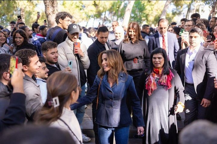 Rania de Jordania traje vaquero
