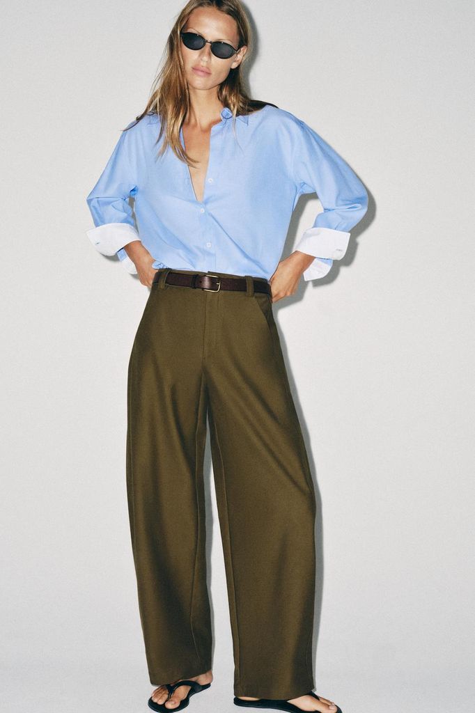 Pantalones de traje ligeros de Zara para ir a la oficina y en la ciudad en verano