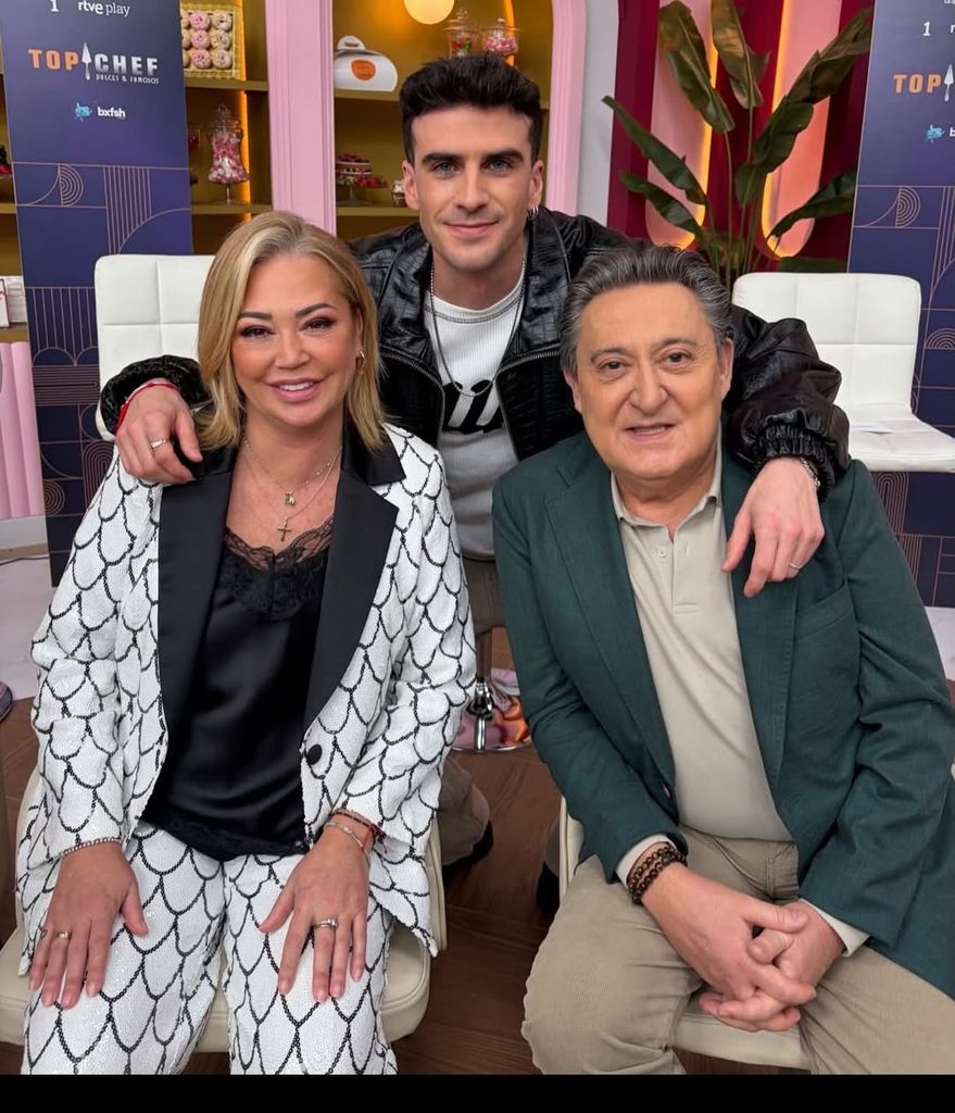 La colaboradora con sus compañeros
