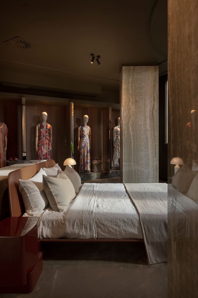 La cama exenta, el gesto de interiorismo más de moda ahora mismo