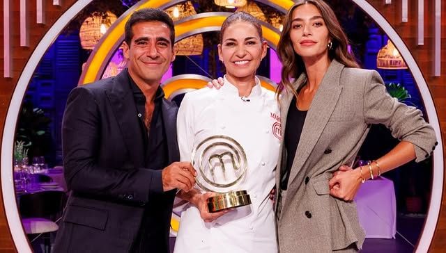 Mariló acompañada de sus hijos