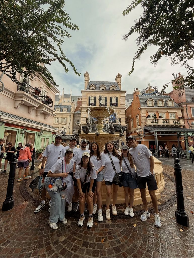 Paulina Peña disfrutó de su cumpleaños 30 en Disneyland