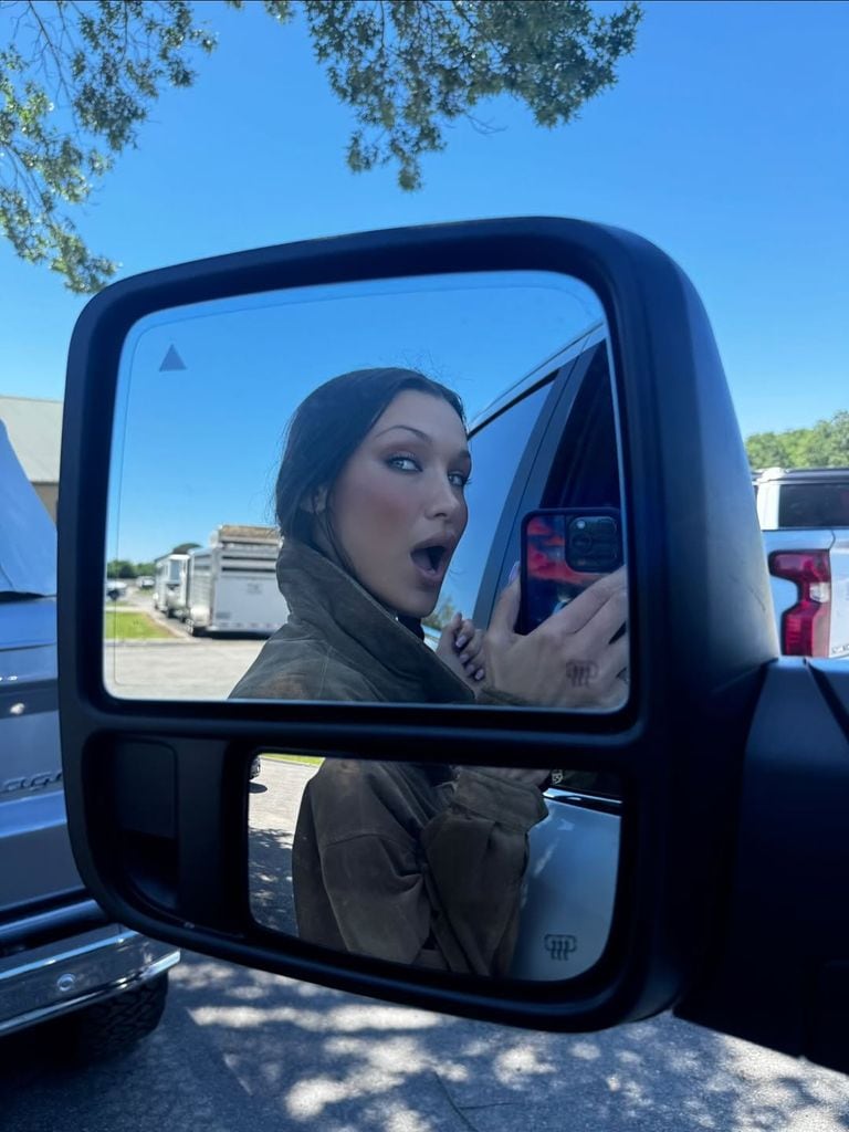 Bella Hadid ha hecho del "soft goth' su maquillaje insignia.