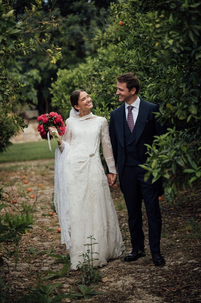 Vestido de novia viral con colcha bordada de Inés Martín Alcalde