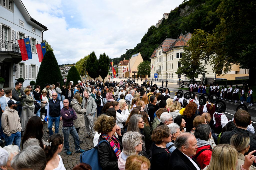 La multitud en la boda de MARIA CAROLINA DE LIECHTENSTEIN Y LEOPOLDO MADURO VOLLMER SE DAN EL SÍ QUIERO EN LA CATEDRAL DE VADUZ