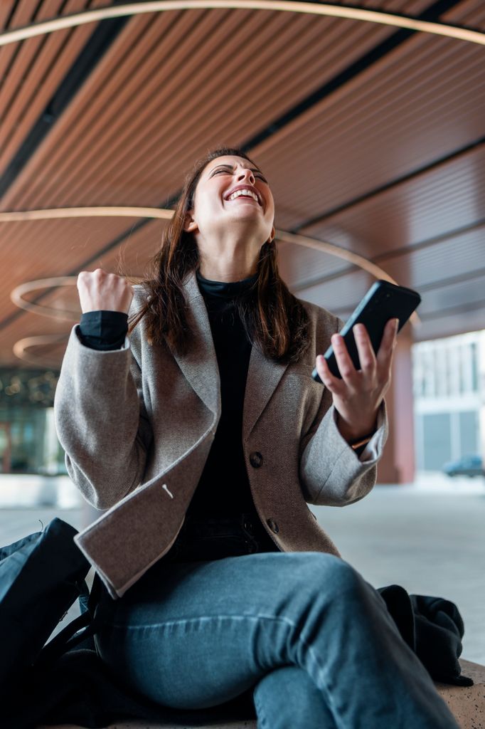 chica logro celebracion