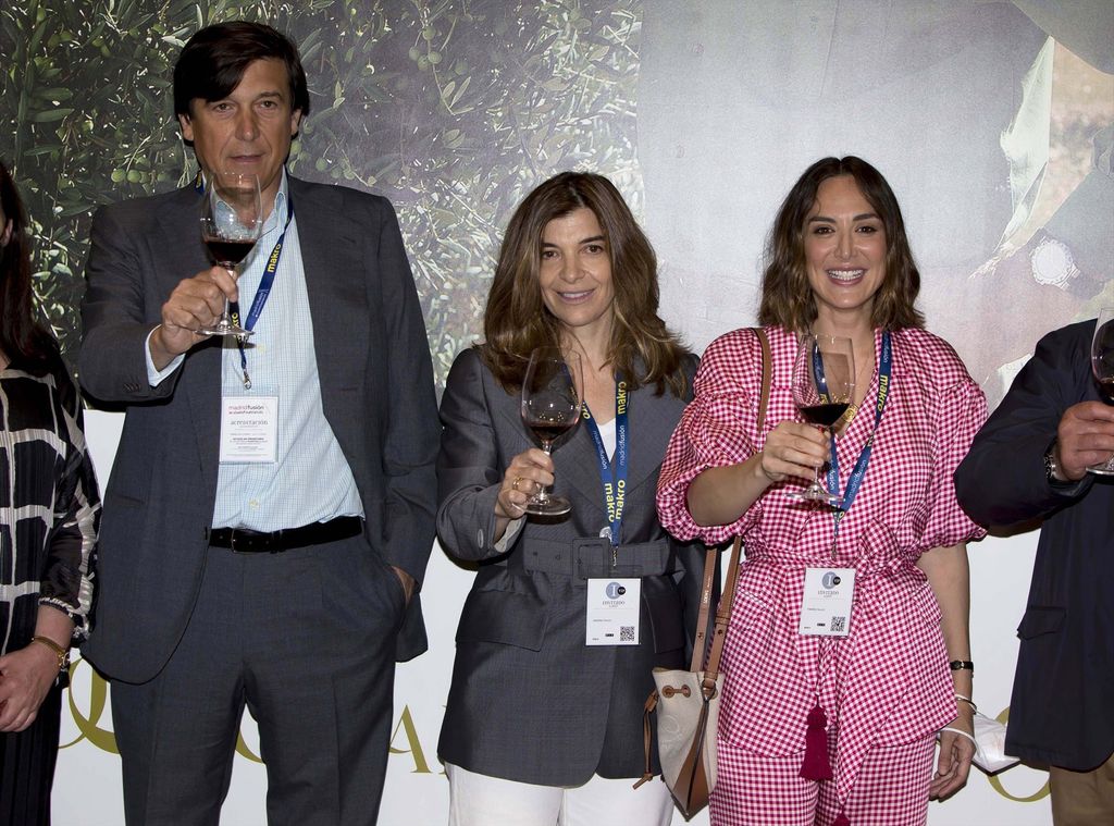 Tamara Falcó junto a sus hermanos Manuel y Xandra en un homenaje a su padre