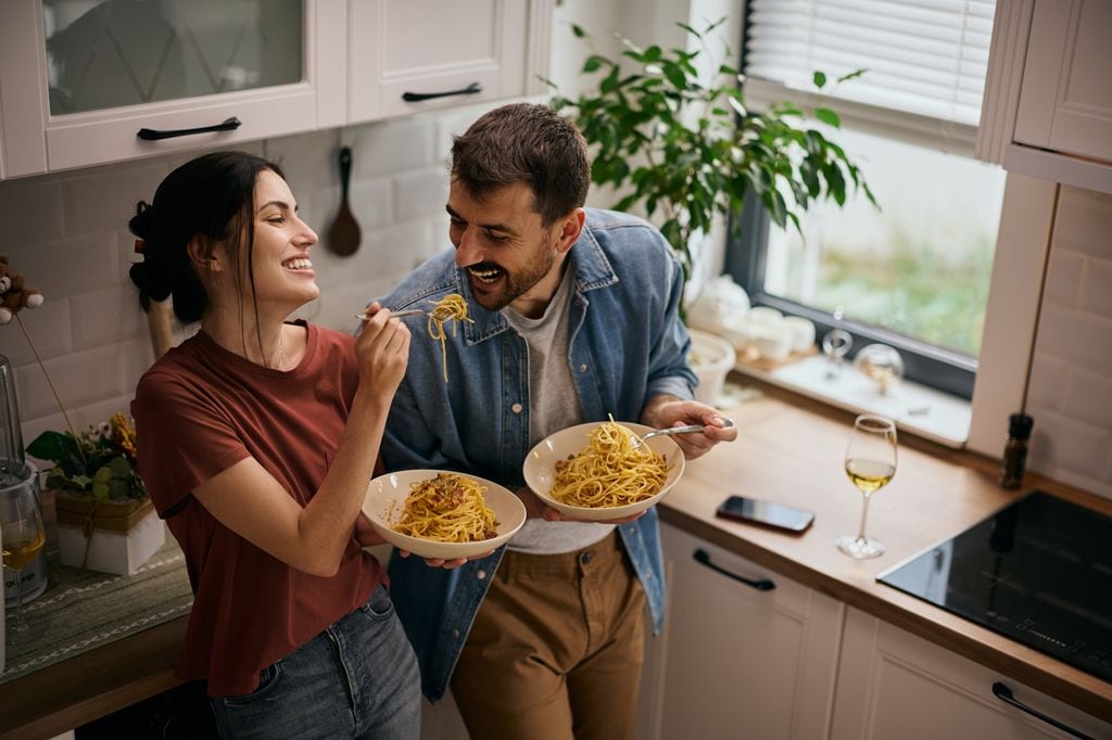 Cuando más pedimos comida a domicilio es para tomarla en pareja.