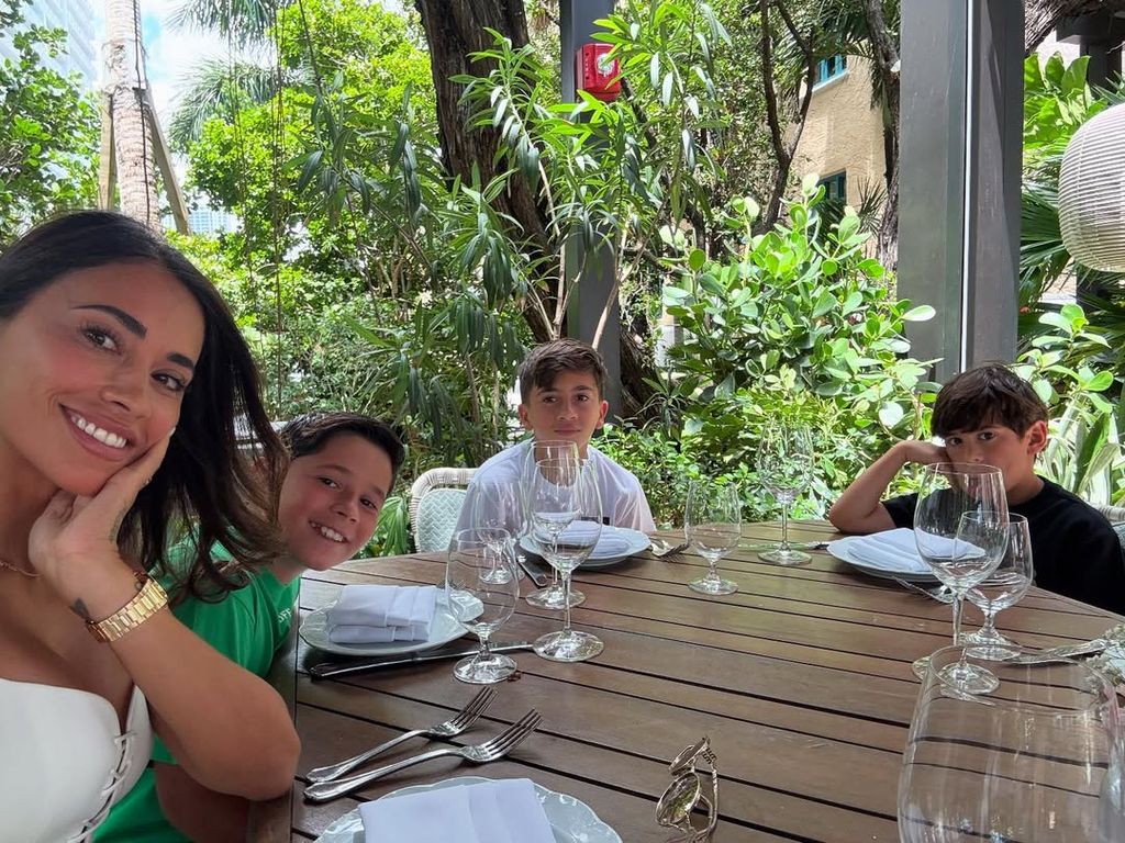 Antonela Roccuzzo está plena junto a sus tres hijos, Thiago, Mateo y Ciro