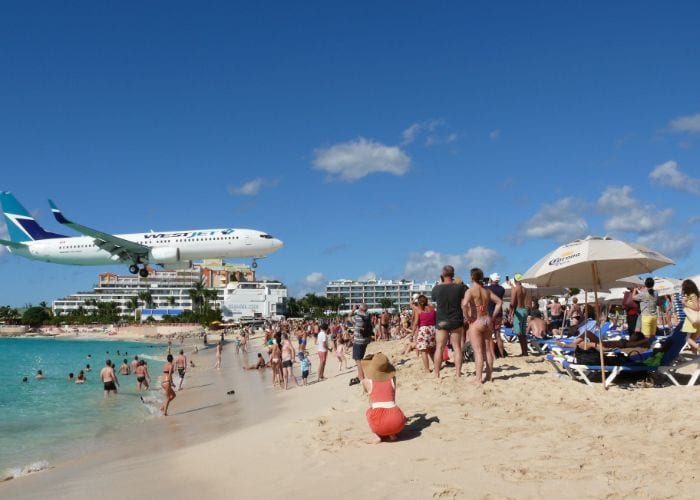 Playa Maho, junto al aeropuerto de San Martín 