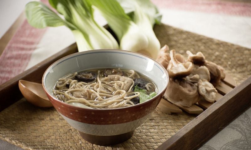 Sopa de setas y fideos