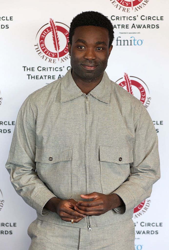 El actor Paapa Essiedu asiste a los Critics' Circle Theatre Awards 2026 en el National Theatre 