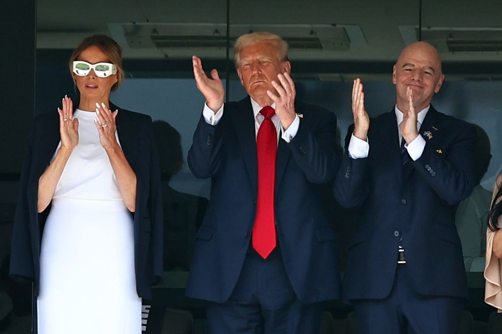 Melania Trump en el palco junto a Donald Trump y Gianni Infantino, presidente de la FIFA