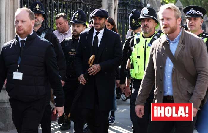 Bekcham en la kilométrica cola para despedir a Isabel II
