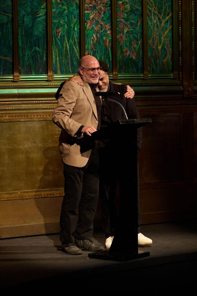 Alejandro González Iñárritu y Guillermo Arriaga protagonizaron el momento más emotivo de este velada.