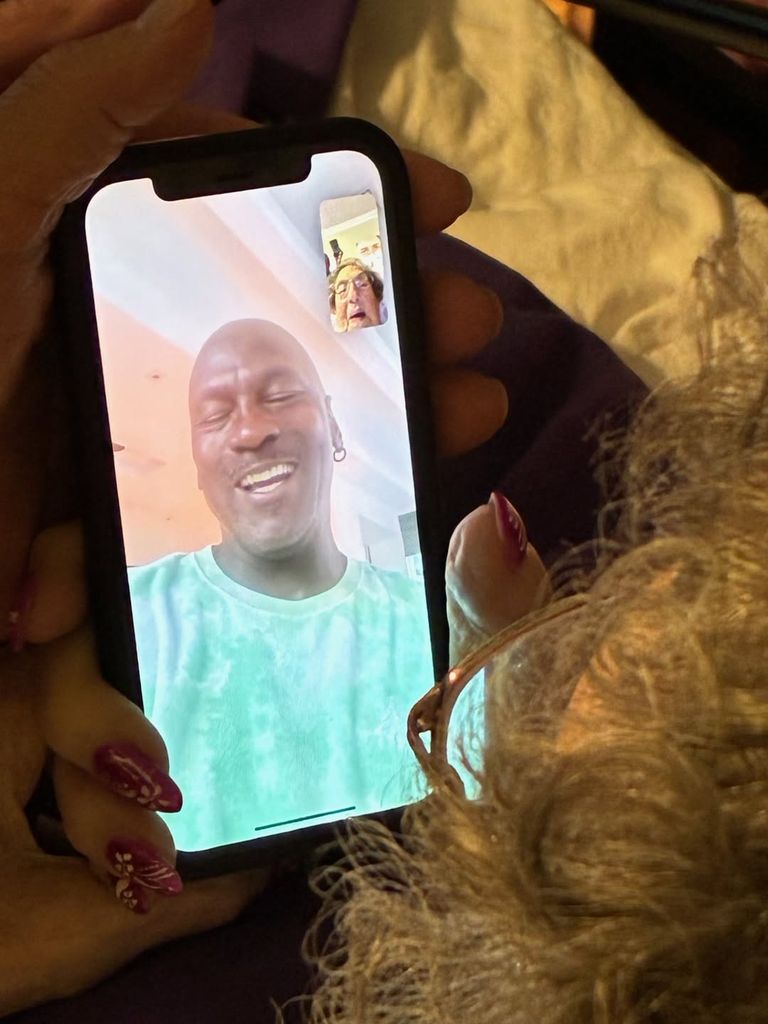 Michael Jordan en la videollamada con su profesora de secundaria