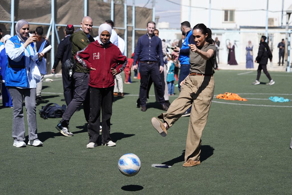 ¡Gol! Meghan Markle de lo más divertida participando en las diferentes actividades. 