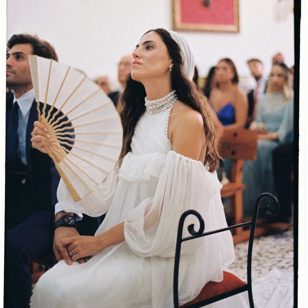 Novias con abanico sencillo blanco