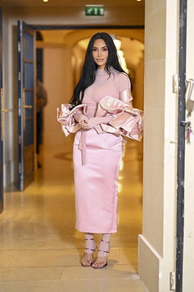 Kim viste un conjunto de su colección de NikeSkims.