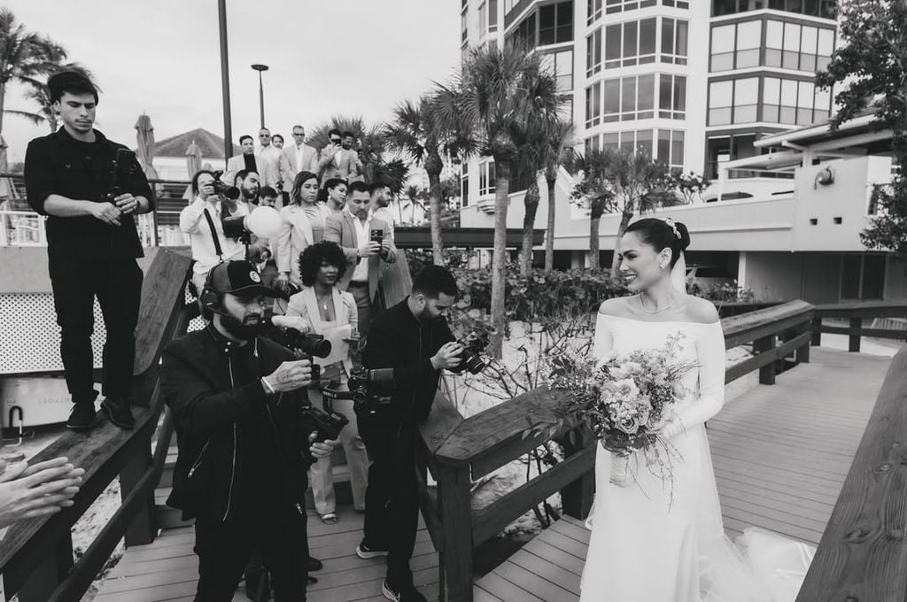 La novia llegó muy emocionada para dar el 'sí, acepto'