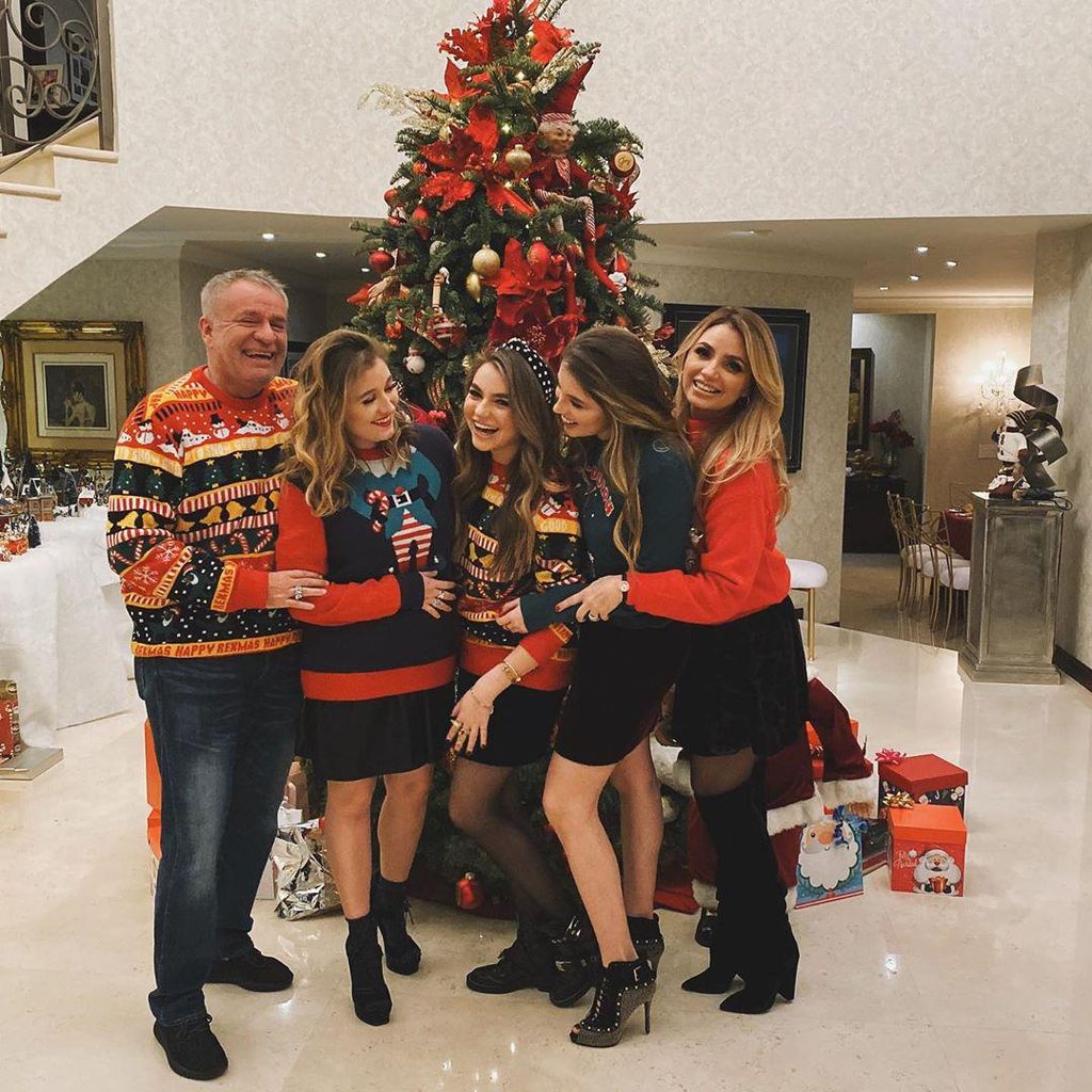 Angélica Rivera y sus hijas