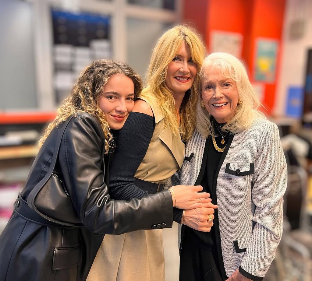 Diane Ladd con su hija Laura Dern, y su nieta Jaya