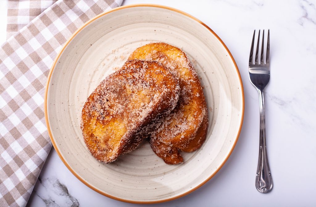 Torrijas de Semana Santa en un plato