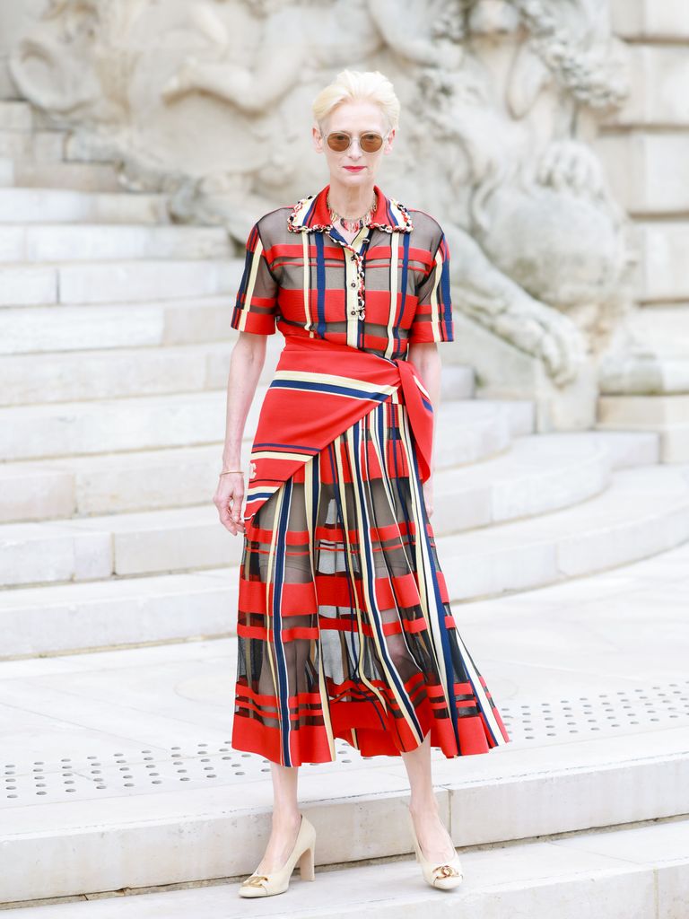 Tilda Swinton en el desfile de Chanel Alta Costura en París, 2026.