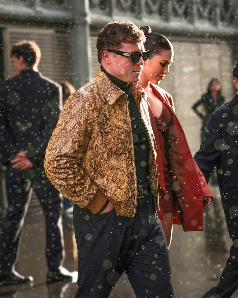 Canelo Álvarez y su esposa Fernanda Gómez asisten al desfile de Amiri Otoño/Invierno 2026 en el marco de la Semana de la Moda de París.