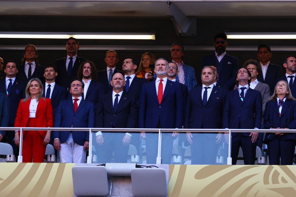 Una panorámica del palco presidencial que refleja la expectación y la máxima elegancia de la delegación española en una de las citas más importantes del torneo