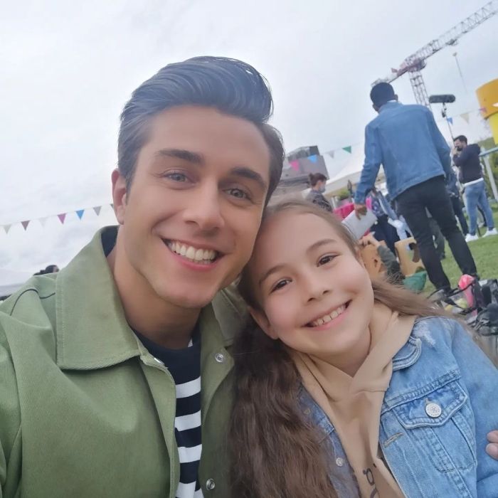Onur Serit Yaran tampoco escapa al encanto de Aylin Akpınar, su compañera en 'Hermanos'