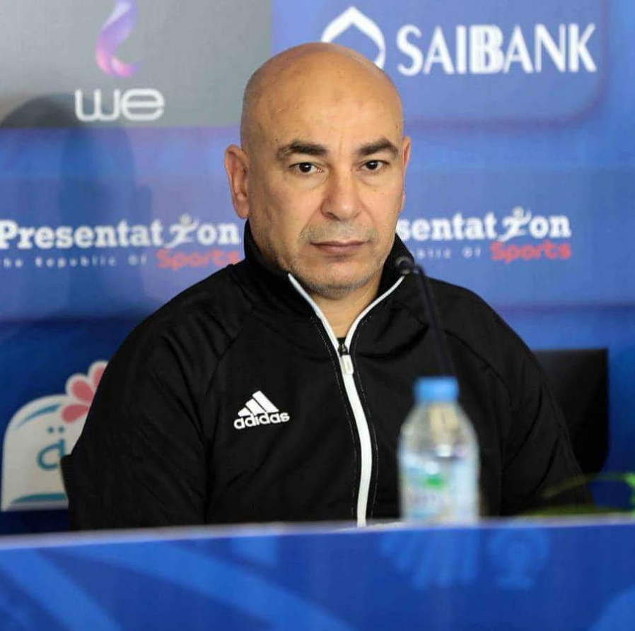 Hossam Hassan durante una rueda de prensa